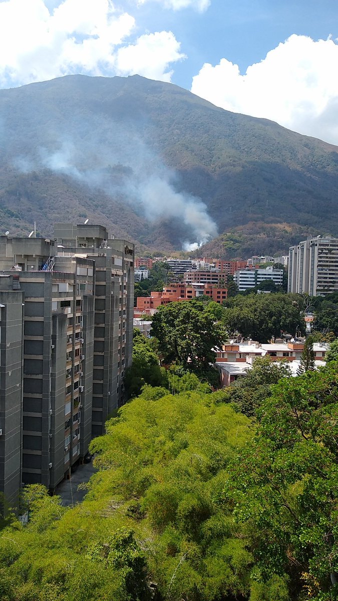 Caracas: Incendio AVila Más imágenes del incendio en El Ávila  