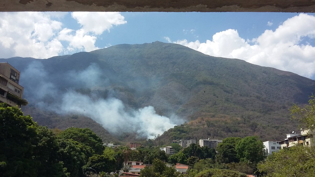 Caracas: Incendio AVila Más imágenes del incendio en El Ávila  