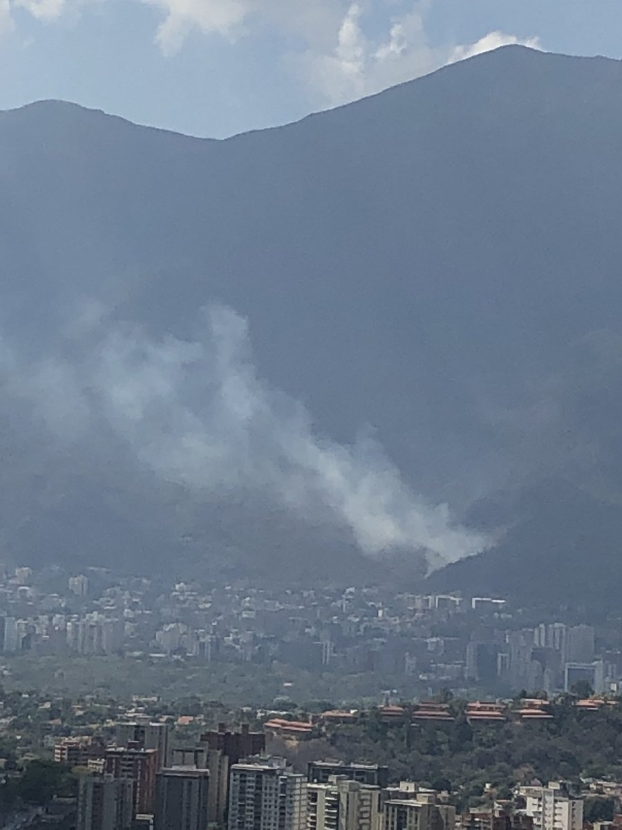 Caracas: Incendio AVila Más imágenes del incendio en El Ávila  