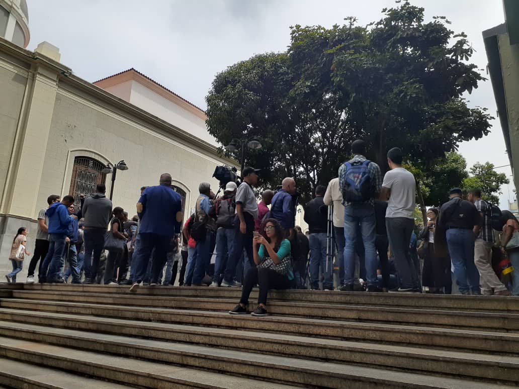 The siege of Legislative palace by officials continue, journalists access prohibited 