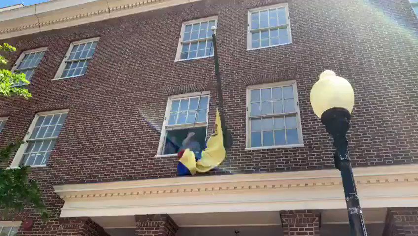 Interim president Juan @jguaido appointed ambassador to the US Carlos Vecchio, has official took over the Venezuelan Embassy in Washington DC, and says it's open for business back again.