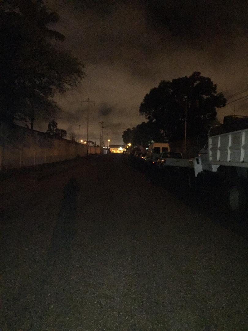 Queues in Anzoátegui to get gasoline. Approximately 2 kilometers at 12 midnight.