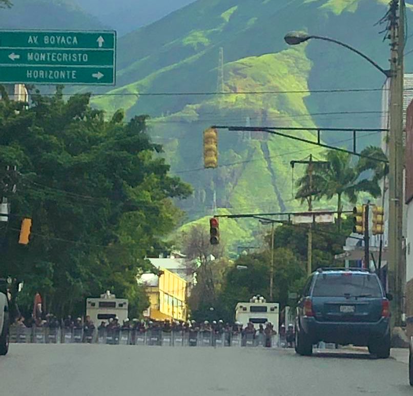 Maduro orders the GNB to shut down the vicinity of Boleita wants to prevent a massive demonstration of repudiation of human rights violators of the DGCIM