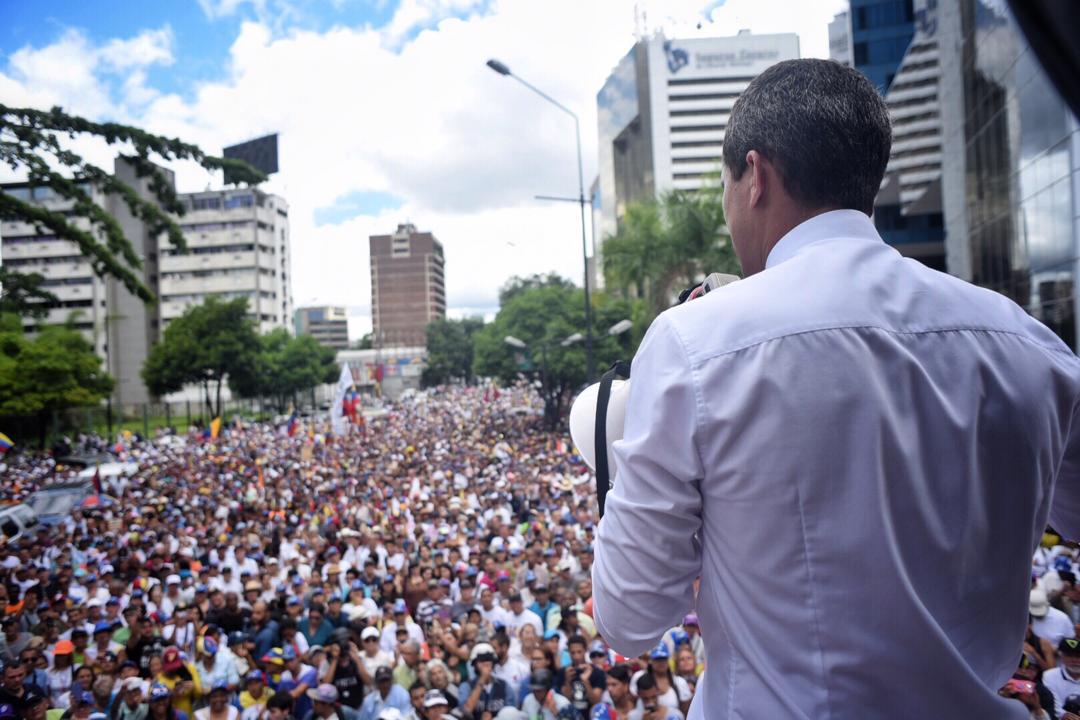 Juan Guaidó in Caracas: The UN has said it clearly, Venezuela lives a dictatorship. While the government is cornered and left alone, we must stay firm and united until we win. 