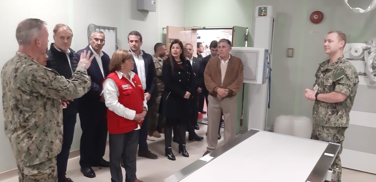 Carlos Scull, Venezuela's ambassador to Peru, visited the hospital ship USNS Comfort.