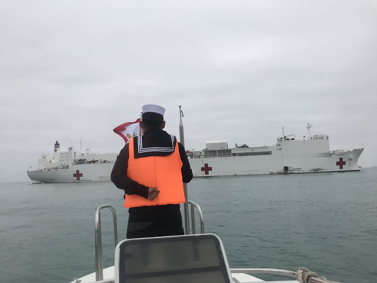 Carlos Scull, Venezuela's ambassador to Peru, visited the hospital ship USNS Comfort.