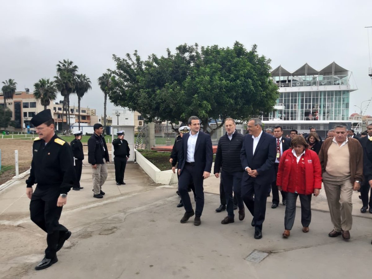Carlos Scull, Venezuela's ambassador to Peru, visited the hospital ship USNS Comfort.