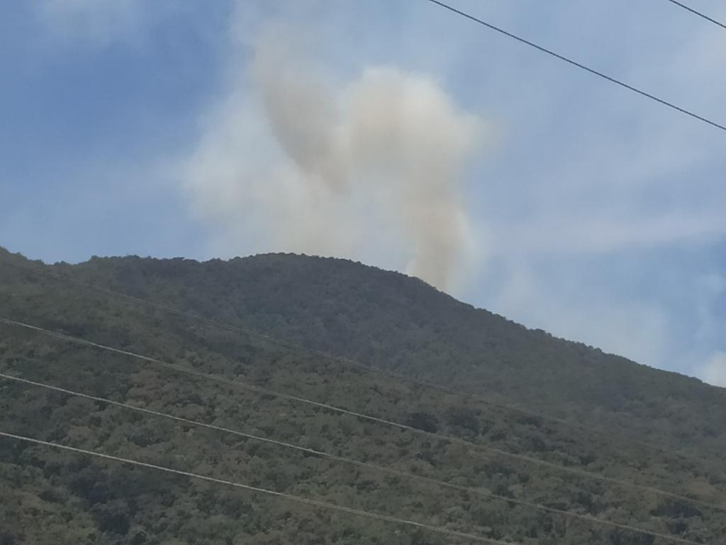 Report of a strong plume of smoke in El Páramo de El Escorial via La Culata. Merida