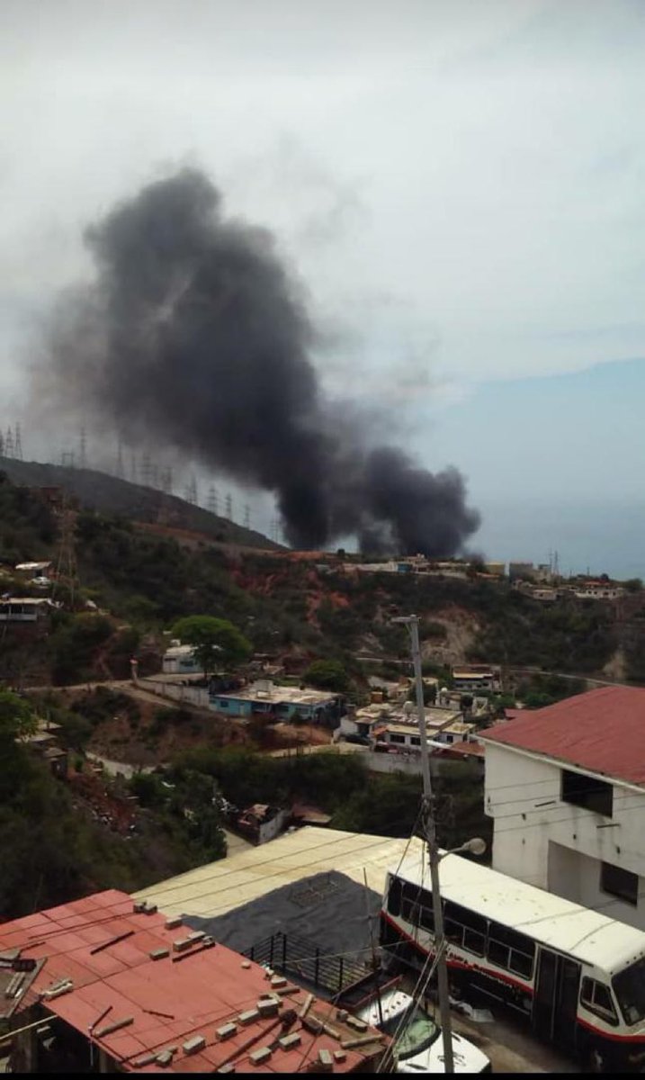Report of explosion at the old boilers of Tacoa. There was apparently an explosion in an old Picure plant. Security forces evicted workers from the Tacoa plant and secured security perimeter - @LaVerdadVargas