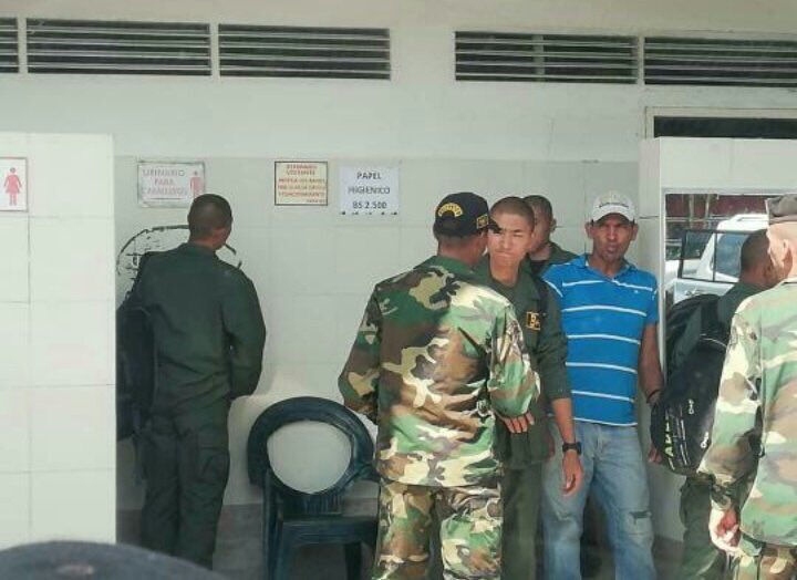 Chinese soldiers on a special forces exchange course spotted in Venezuelan Army uniform at a service station on Troncal 9 in Miranda near to Boca de Uchire Venezuela China