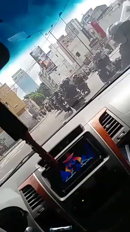 Large GNB convoy heading into central Caracas