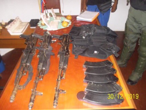 3 AK-103s handed over the GNB in Gran Sabana, reported to be some of the weapons stolen in the raid on the Luepa base.