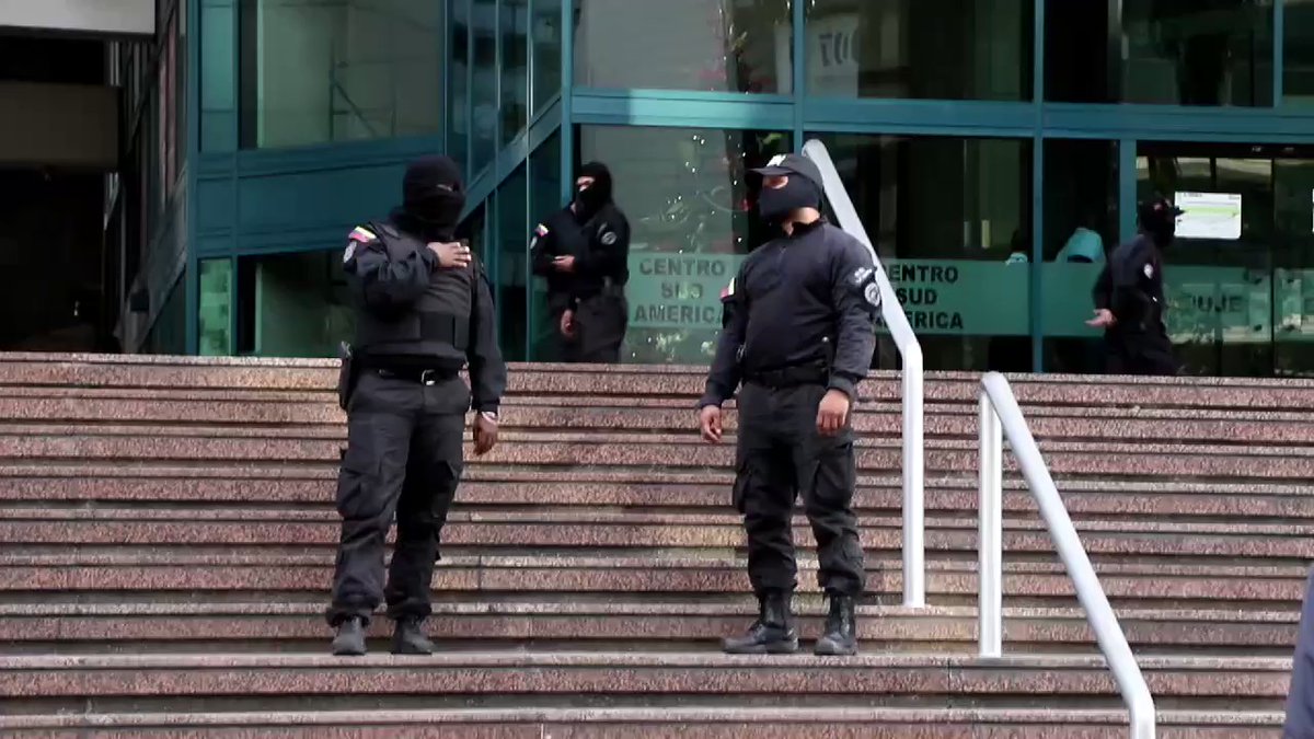 SEBIN officers outside Zurich Tower in Caracas as Venezuelan intelligence services raid Juan Guaidos Office