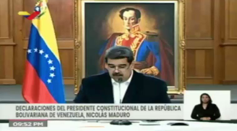 Maduro confirma detención de dos estadounidenses. En transmisión televisada mostró sus pasaportes y otros documentos