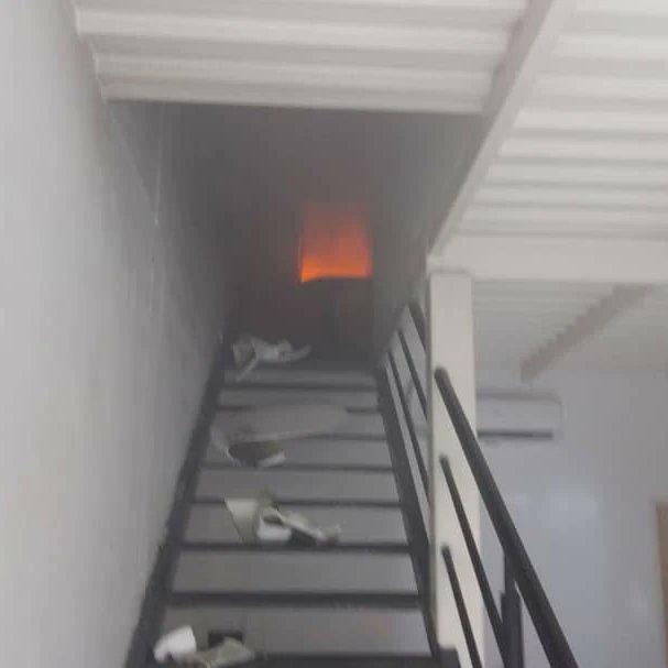 Aragua 30mar incendio de estructura en la av. Intercomunal . @bomberos_de_aragua en el sitio