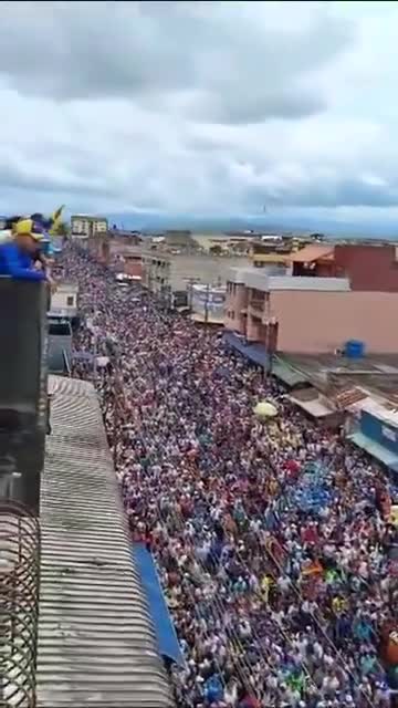 Divulgan imágenes aéreas de la movilización encabezada por Edmundo González y María Corina Machado en Barinas. nnNo queda duda: el 28 de julio ganamos y cobramos, afirmó