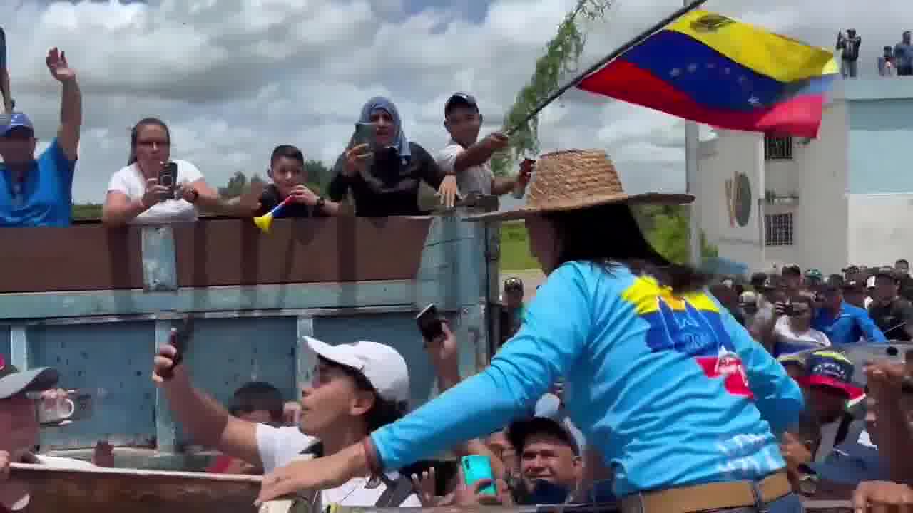 María Corina Machado continúa en la “Caravana de la Libertad” en Maturín, estado Monagas.“Grande, Monagas. Estamos listos para la avalancha de votos por Edmundo González en solo 8 días”