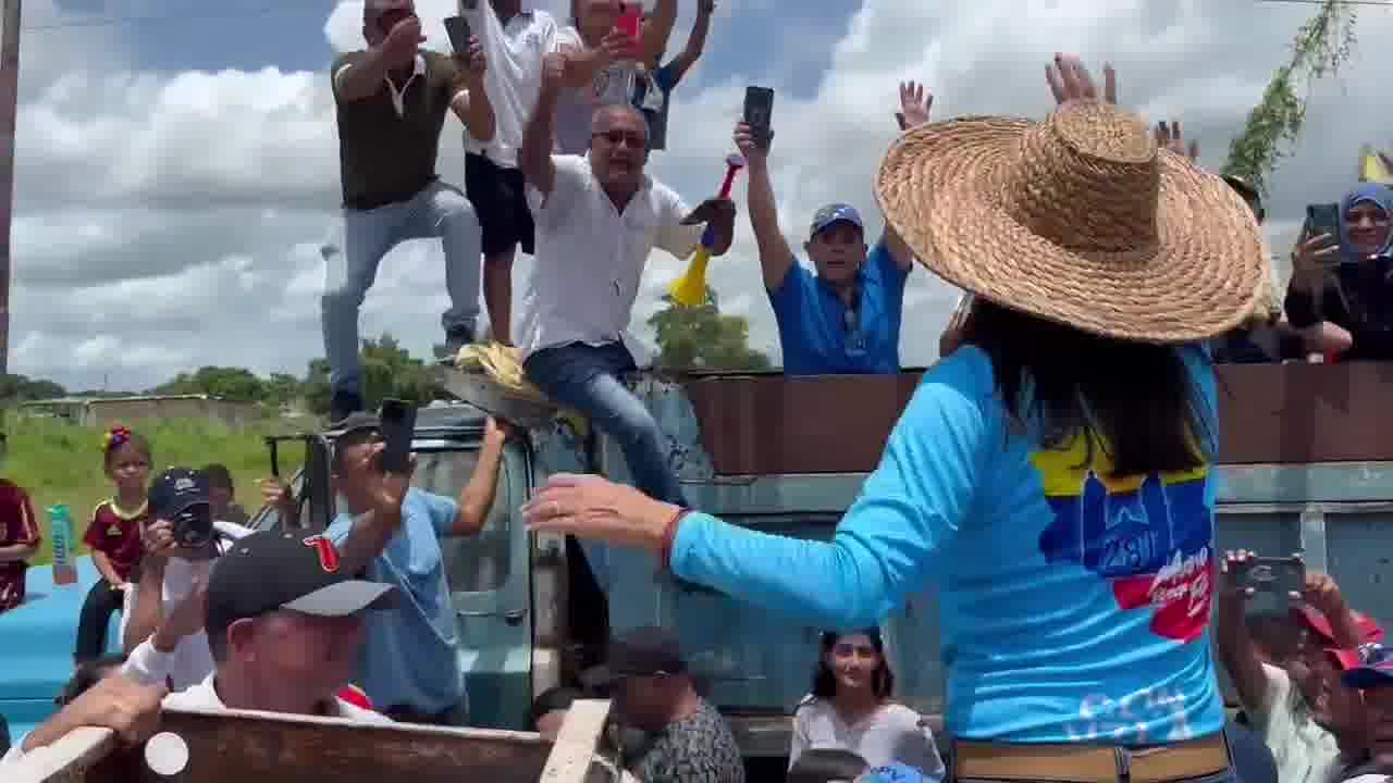 María Corina Machado continues in the Freedom Caravan in Maturín, Monagas state. Great, Monagas. We are ready for the avalanche of votes for Edmundo González in just 8 days