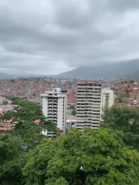 Reportan fuertes cacerolazos en Petare, un día después de las elecciones presidenciales en Venezuela  