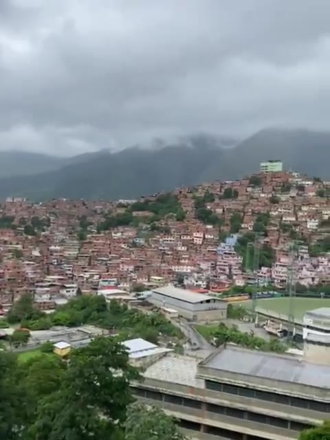 Loud banging of pots and pans reported in Petare, one day after the presidential elections in Venezuela