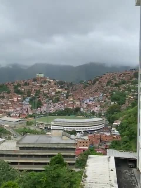 Loud banging of pots and pans reported in Petare, one day after the presidential elections in Venezuela