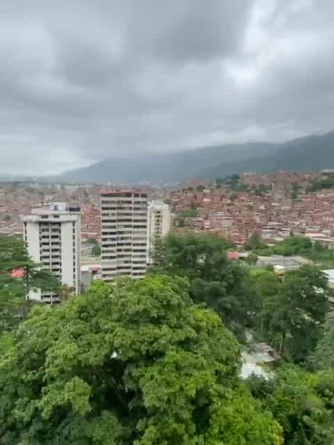 Loud banging of pots and pans reported in Petare, one day after the presidential elections in Venezuela