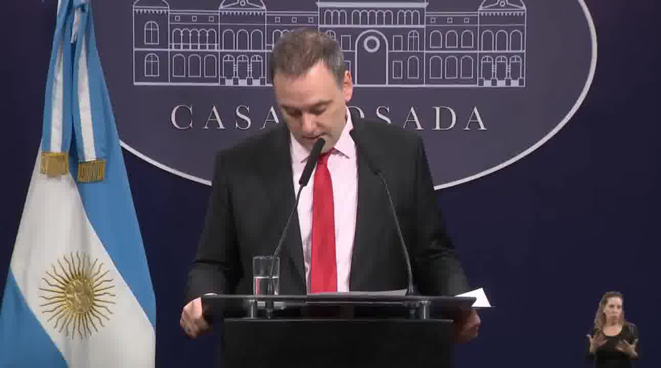 Argentina concerned about the sensitive situation of Venezuelan asylum seekers in its embassy in Caracas. When diplomats withdraw, asylum seekers must withdraw, so there is no other decision than to continue protecting them