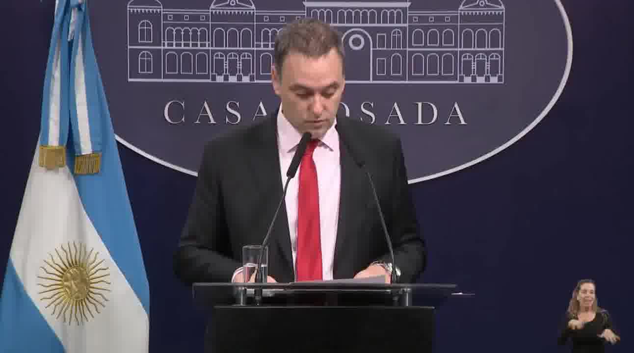 Argentina concerned about the sensitive situation of Venezuelan asylum seekers in its embassy in Caracas. When diplomats withdraw, asylum seekers must withdraw, so there is no other decision than to continue protecting them