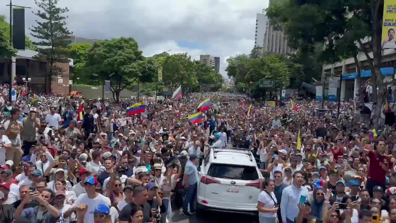 Así se encuentra la Av Francisco de Miranda tras la llegada de @EdmundoGU y @MariaCorinaYA