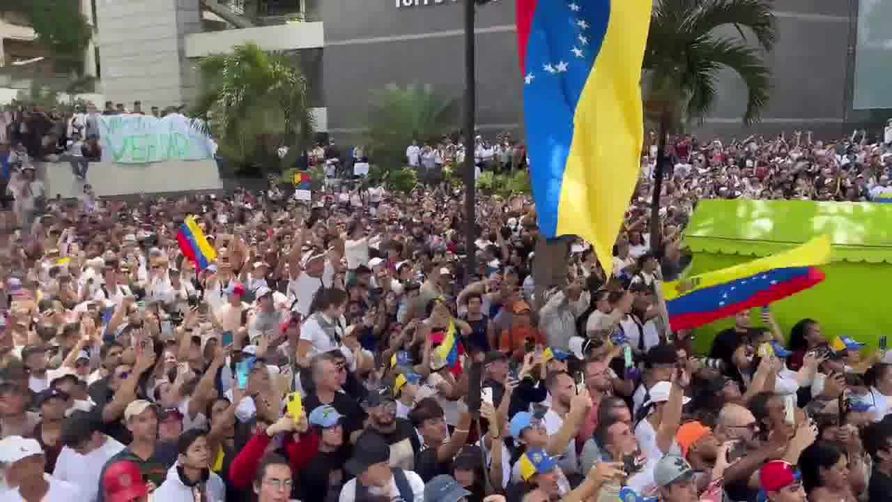 Así se encuentra la Av Francisco de Miranda tras la llegada de @EdmundoGU y @MariaCorinaYA 