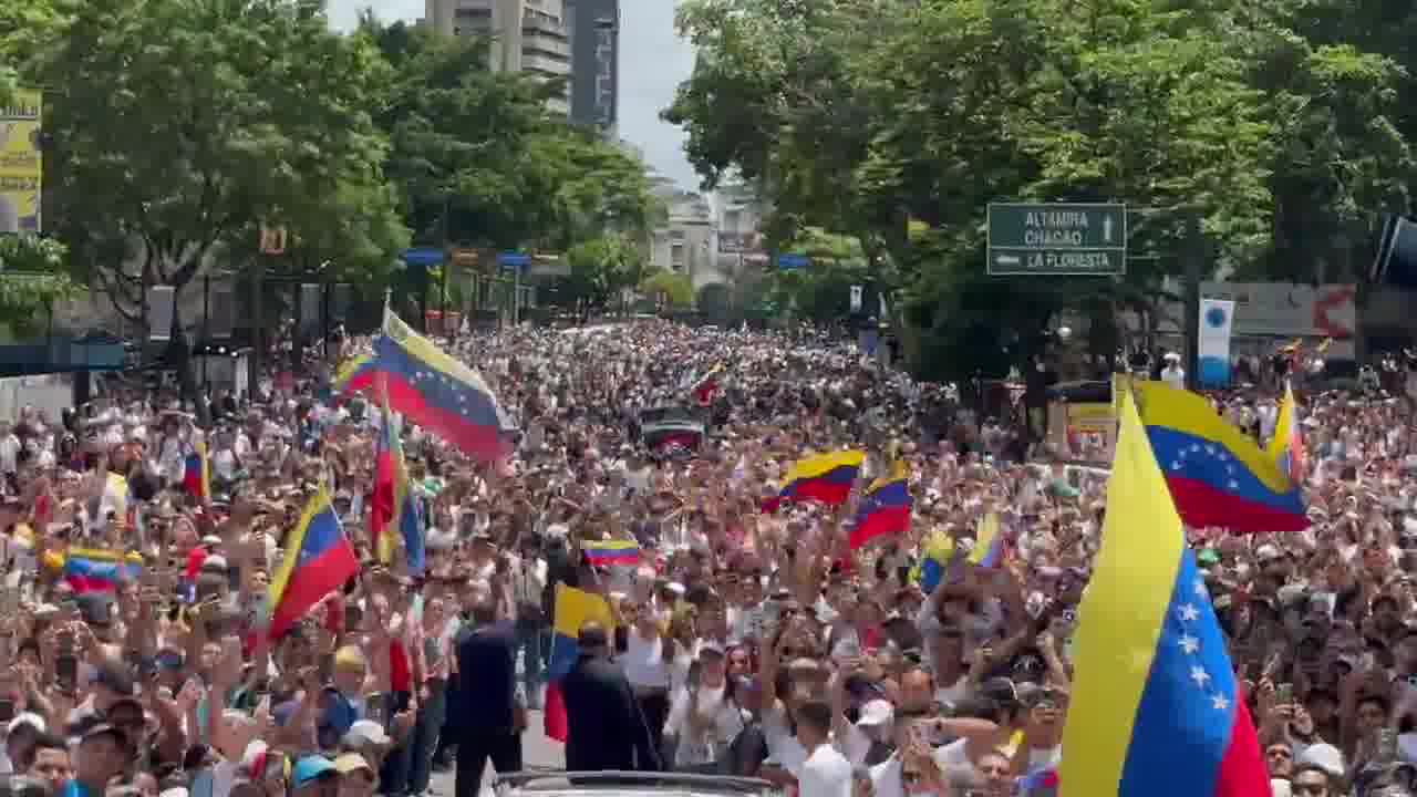 Así se encuentra la Av Francisco de Miranda tras la llegada de @EdmundoGU y @MariaCorinaYA 