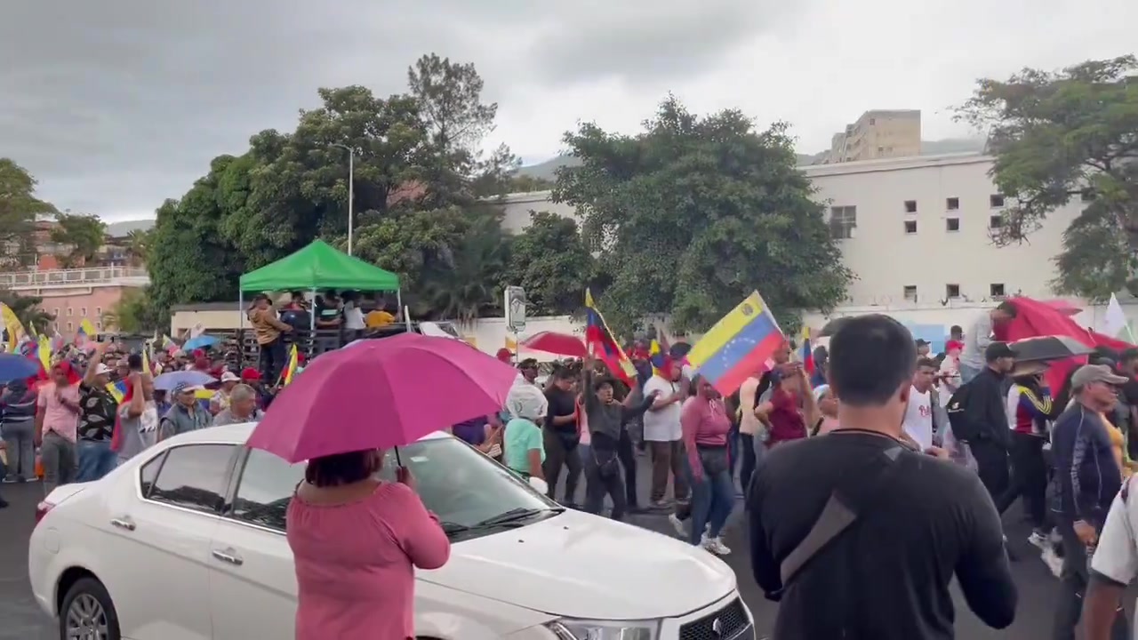 Sucre de Catia Avenue. Rally  towards the Miraflores Palace in support of Maduro