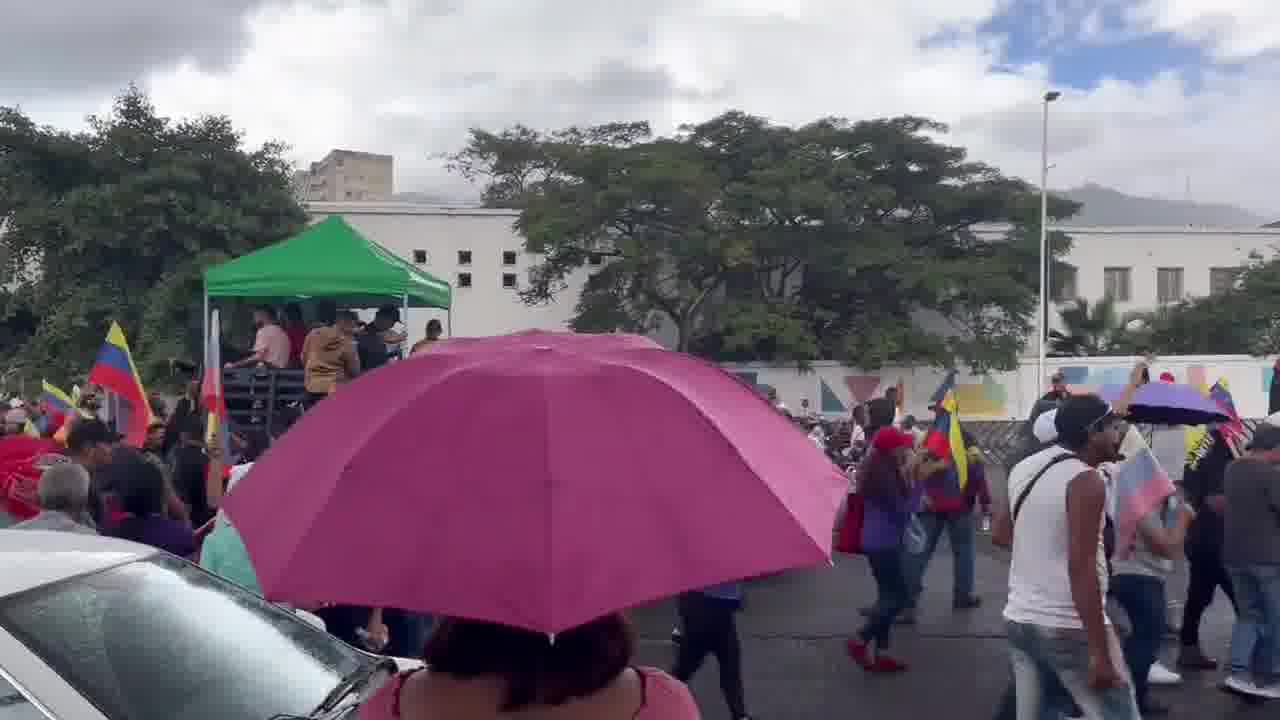 Sucre de Catia Avenue. Rally  towards the Miraflores Palace in support of Maduro