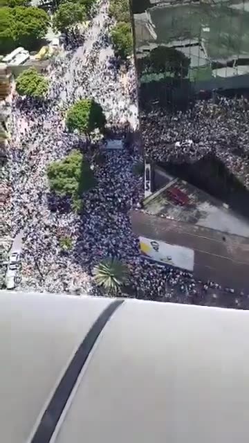 C'est ainsi que se concentre la rally de l'assemblée citoyenne convoquée à Los Palos Grandes, Caracas, par @MariaCorinaYa et le candidat @EdmundoGU depuis un toma aérea