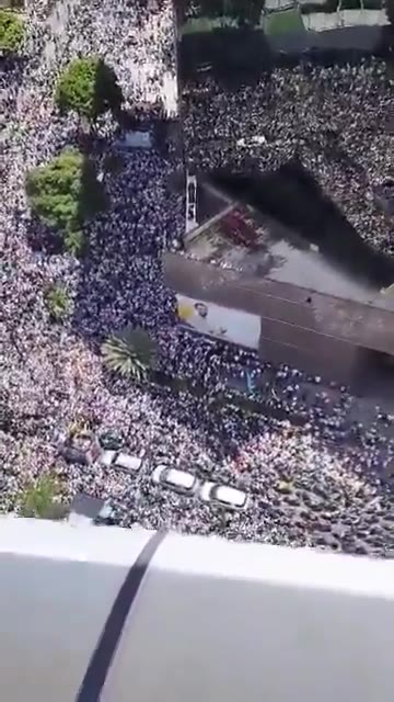 Así se vio la concentración de la asamblea ciudadana convocada en Los Palos Grandes, Caracas, por @MariaCorinaYa y el candidato @EdmundoGU desde una toma aérea