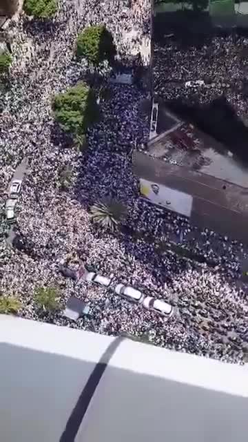 Así se vio la concentración de la asamblea ciudadana convocada en Los Palos Grandes, Caracas, por @MariaCorinaYa y el candidato @EdmundoGU desde una toma aérea