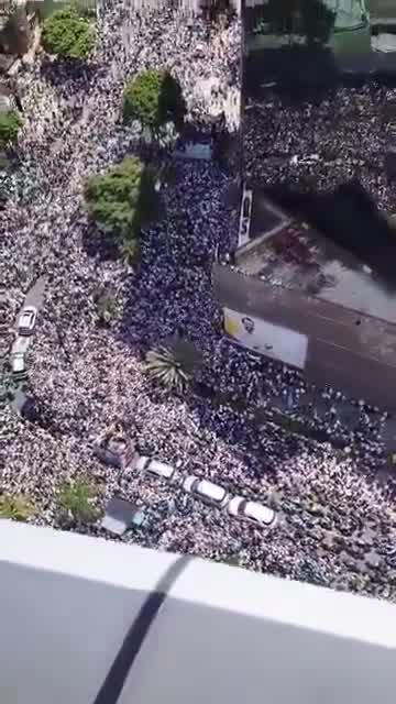 C'est ainsi que se concentre la rally de l'assemblée citoyenne convoquée à Los Palos Grandes, Caracas, par @MariaCorinaYa et le candidat @EdmundoGU depuis un toma aérea