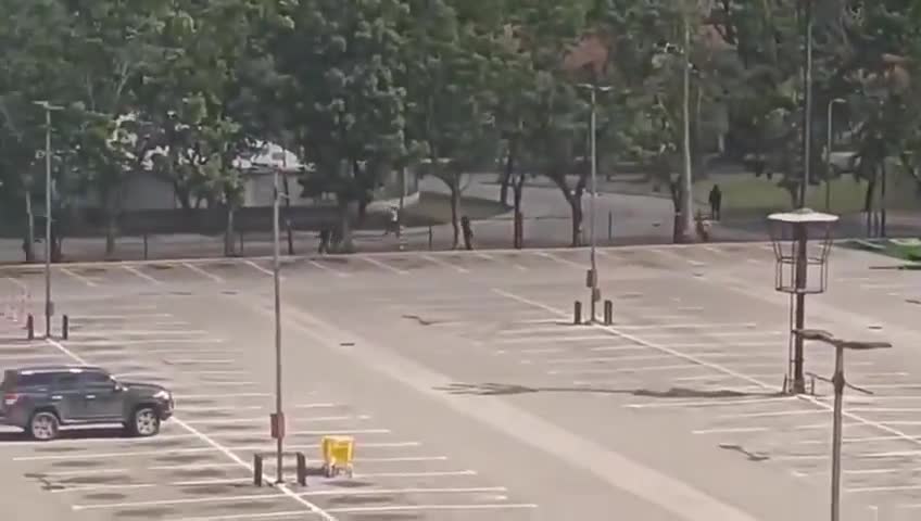 Auf der Av Universidad Höhe CC La Granja Naguanagua wurden starke Schießereien gemeldet