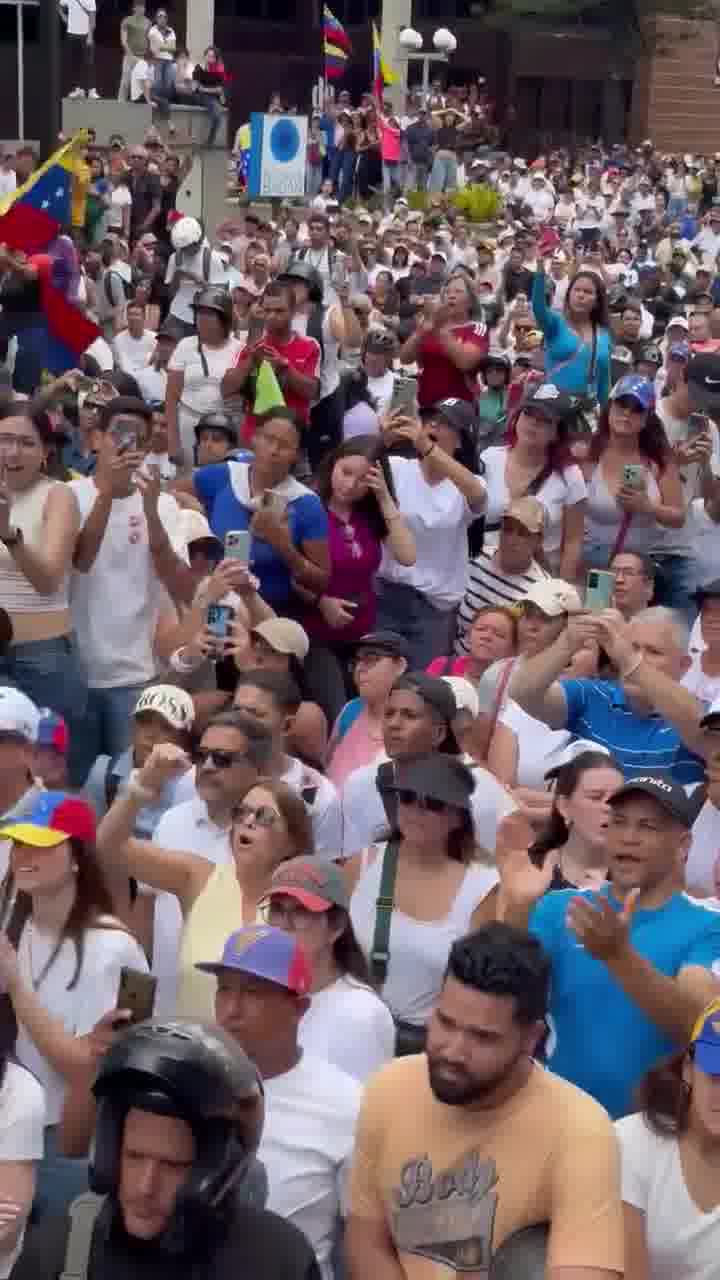 María Corina Machado a la FF.AA.: “Los ciudadanos militares vieron con sus propios ojos el triunfo de un país frente a una tiranía”. “Su deber está en defender la soberanía popular y defender al pueblo venezolano”