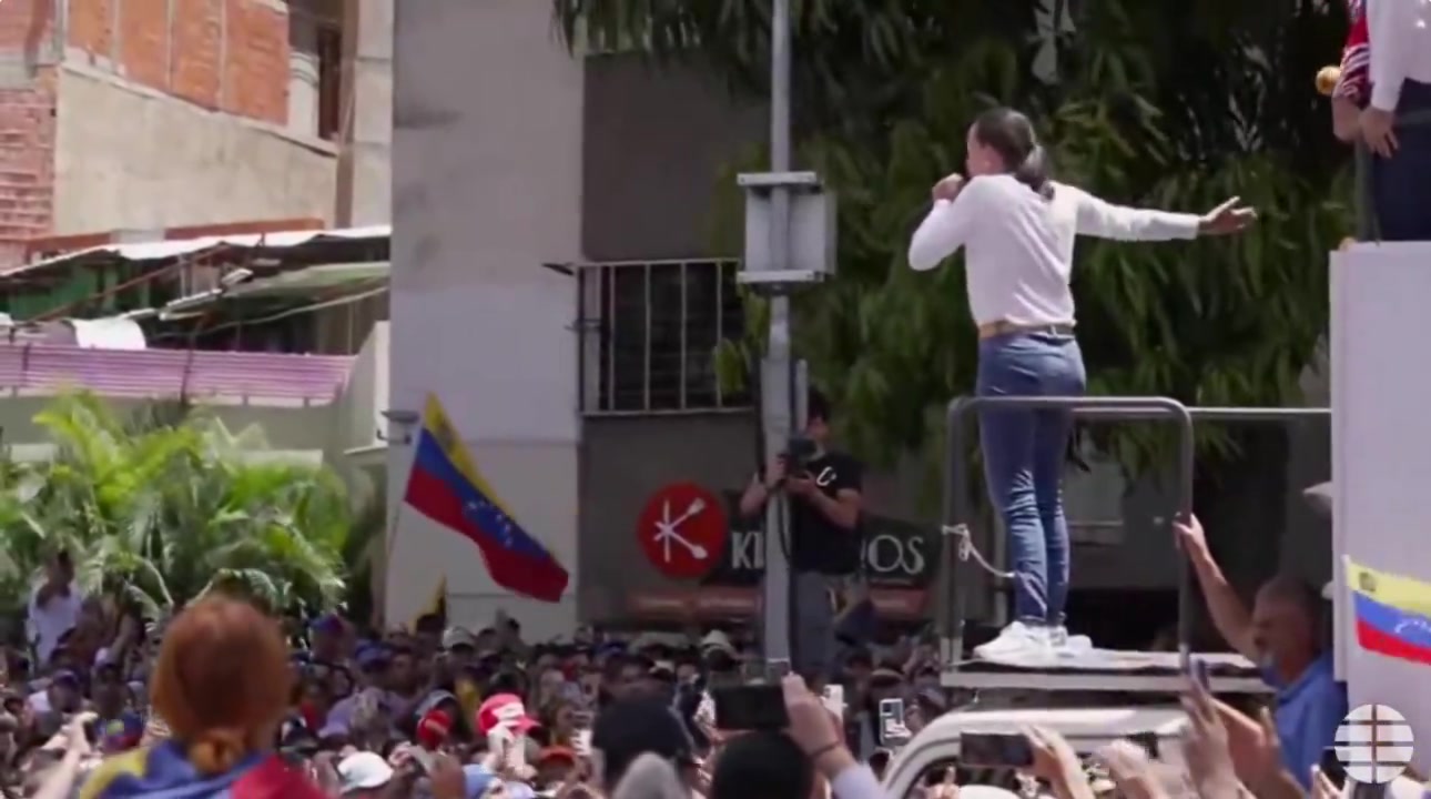 María Corina Machado in Las Mercedes: „Wir haben Geschichte geschrieben. „Lasst uns jedem dieser Venezolaner Tribut zollen, die Helden waren. Was könnte nobler sein, als Zeuge und Hüter der Volkssouveränität zu werden