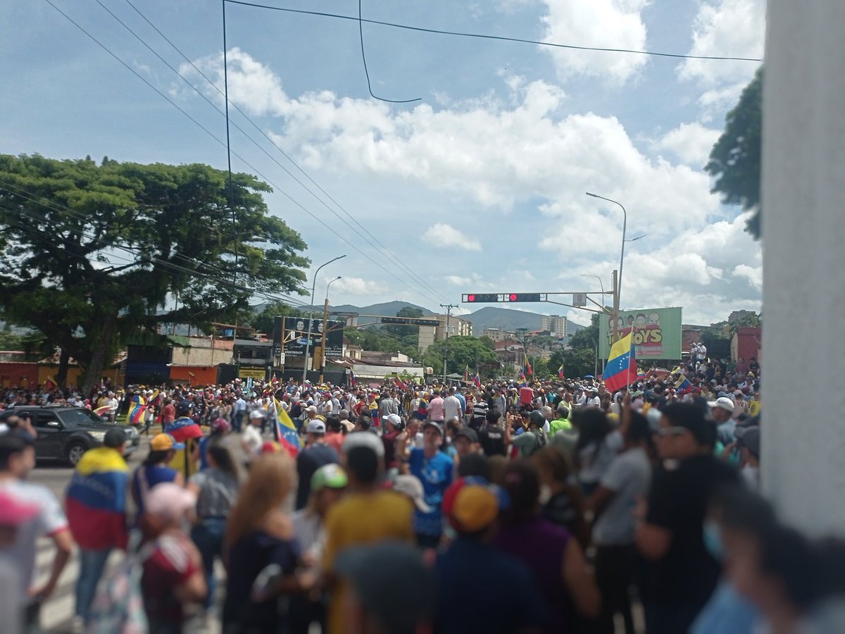 In San Cristobal, Táchira, despite the repression, thousands took to the streets to demonstrate against Maduro