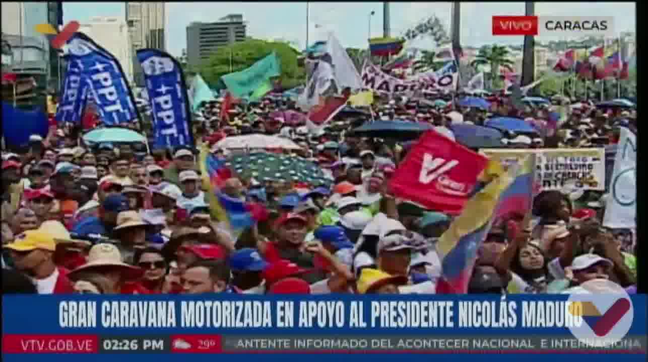 Chavista motorized forces begin their mobilization from the east of Caracas towards the Miraflores Palace in support of Maduro