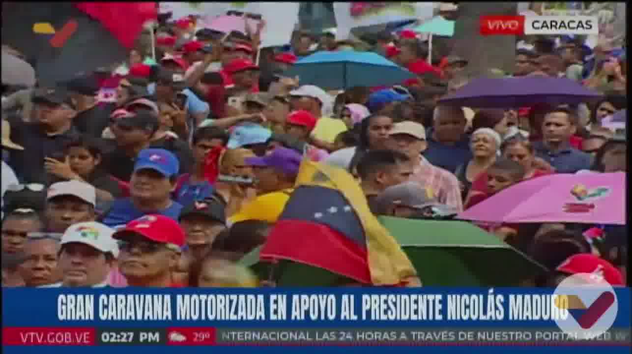 Chavista motorized forces begin their mobilization from the east of Caracas towards the Miraflores Palace in support of Maduro