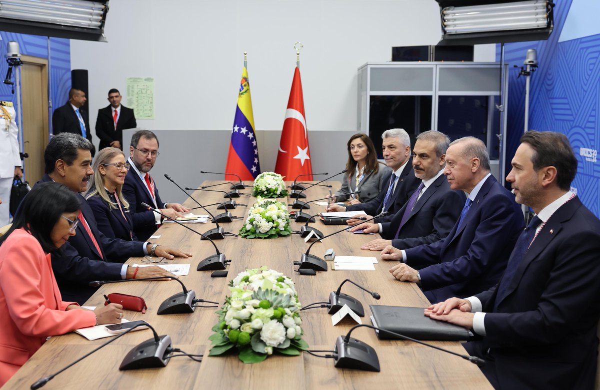 Turkish President Erdogan meets Venezuelan President Maduro on sideline of 16th BRICS Summit in Kazan