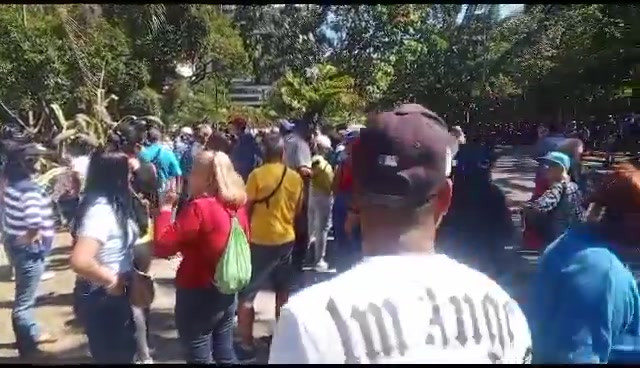 Citizens protest in Montalbán, Caracas, defending the Constitution and demanding recognition of what they call the overwhelming victory of Edmundo Gonzalez in the June 28 elections, at the rally point in front of the Venezuelan Episcopal Conference