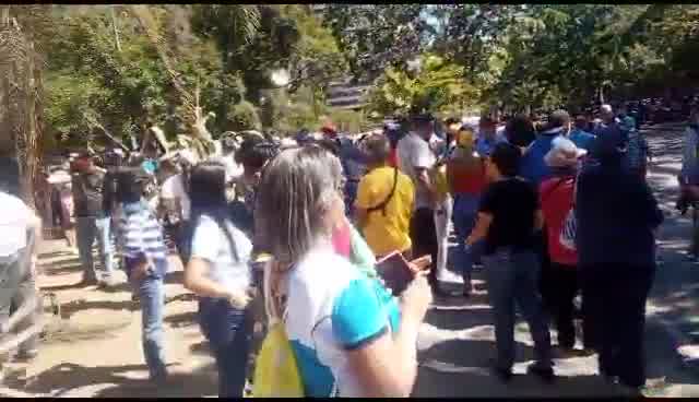 Citizens protest in Montalbán, Caracas, defending the Constitution and demanding recognition of what they call the overwhelming victory of Edmundo Gonzalez in the June 28 elections, at the rally point in front of the Venezuelan Episcopal Conference