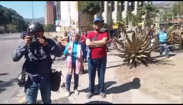 Citizens protest in Montalbán, Caracas, defending the Constitution and demanding recognition of what they call the overwhelming victory of Edmundo Gonzalez in the June 28 elections, at the rally point in front of the Venezuelan Episcopal Conference