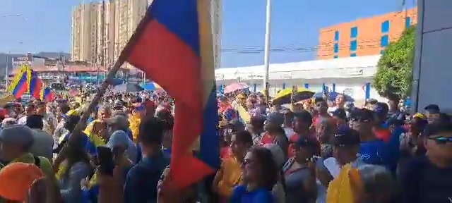 11:15 am: In Barcelona, Anzoátegui state, the police also withdraw and the protesters manage to gather at the agreed point