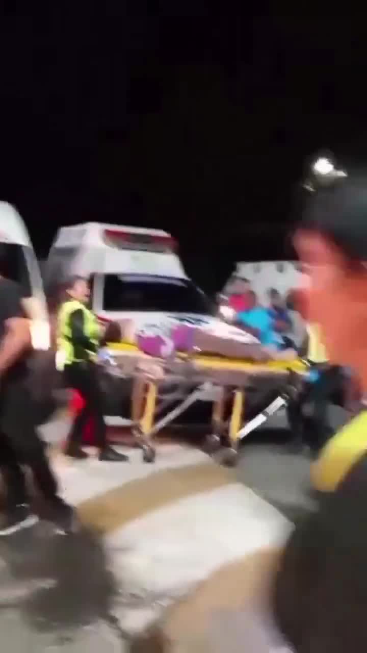 Tragic accident in Aragua: one dead and 35 injured when a bus fell into a ravine on the Choroní highway. According to local media, the fatal victim was identified as Jeaneth de los Ángeles Iruma (39).
