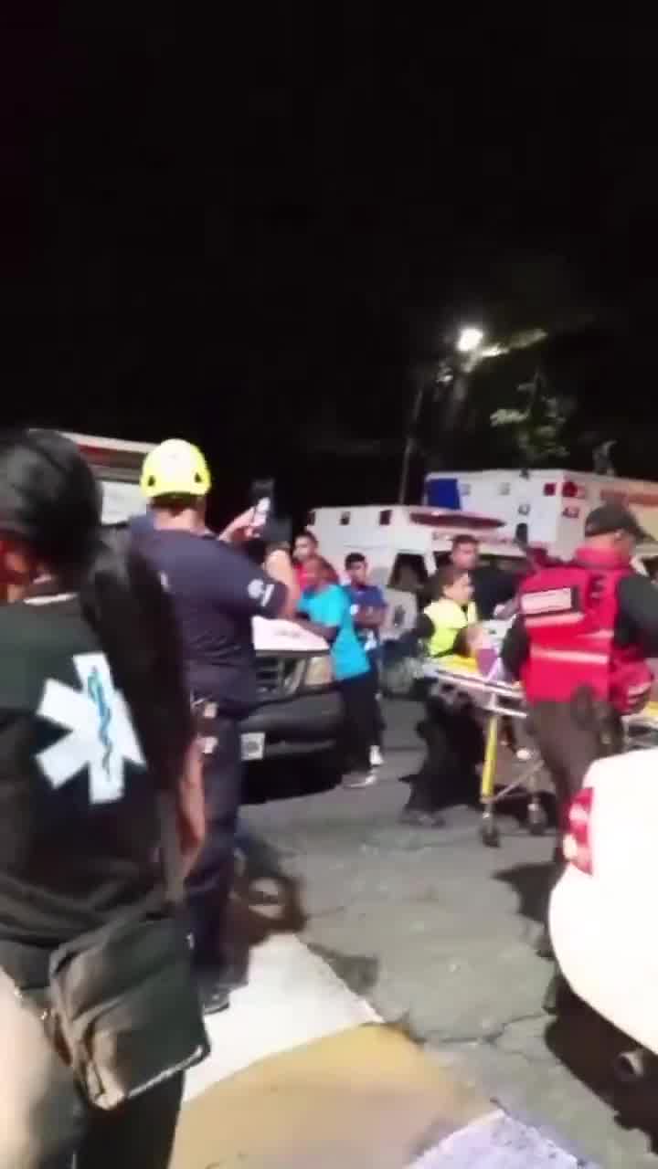 Tragic accident in Aragua: one dead and 35 injured when a bus fell into a ravine on the Choroní highway. According to local media, the fatal victim was identified as Jeaneth de los Ángeles Iruma (39).
